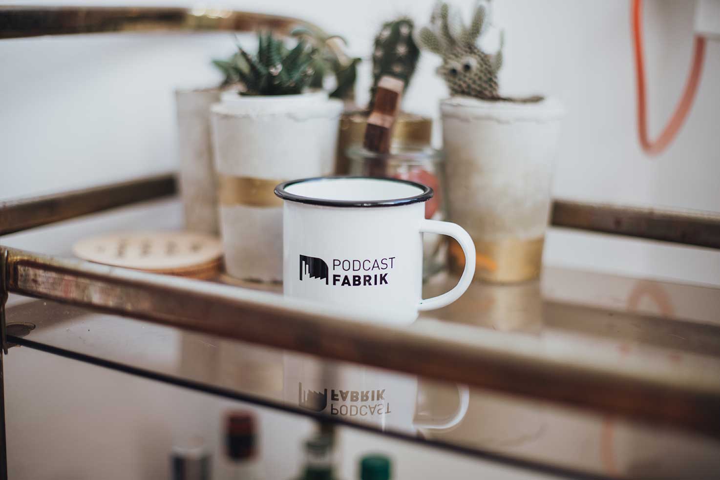 Tasse mit Podcastfabrik-Logo